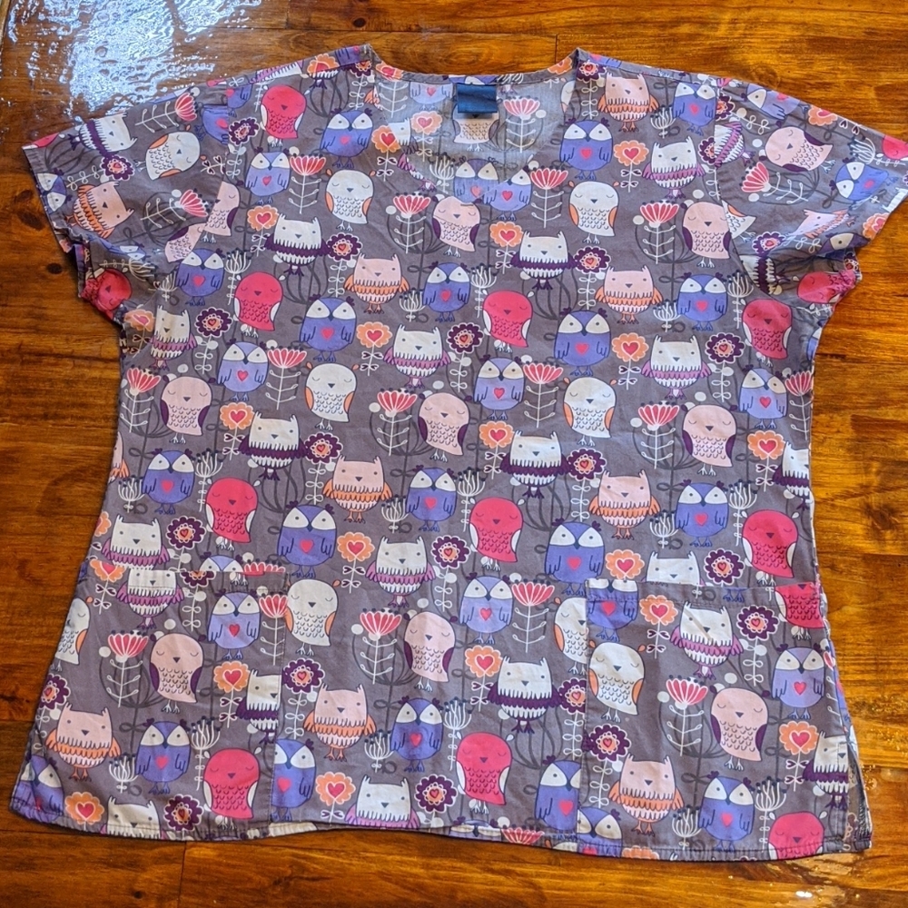 Zoe & Chloe Owl Scrub Top, Size Large
